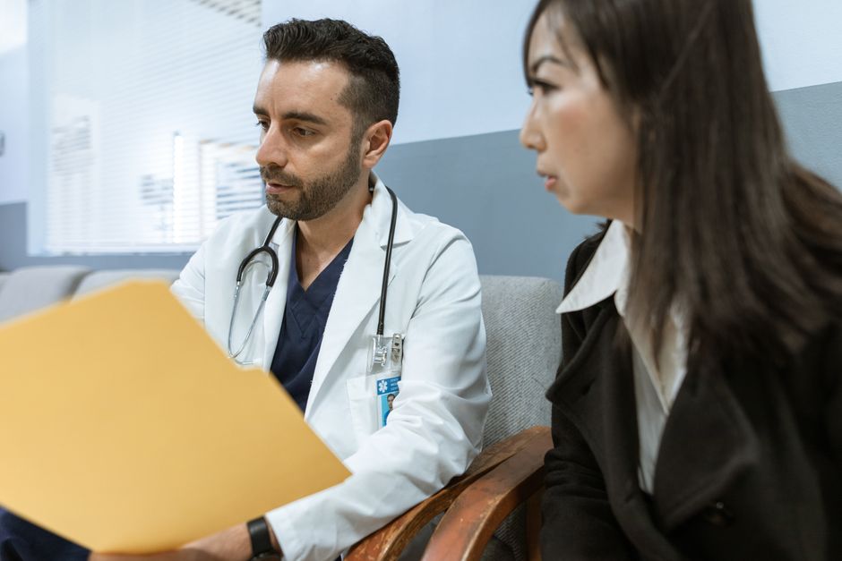 Doctor discussing a procedure with a patient, relating to colonoscopy cost without insurance
